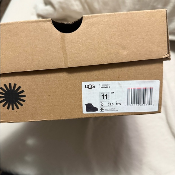 UGG Black Suede Boots with Side Zipper and Rubber Sole - Picture 2 of 2